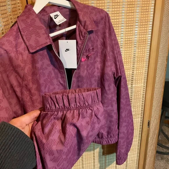 NWT Nike Sportswear Daisy Woven Jacket - Picture 4 of 5